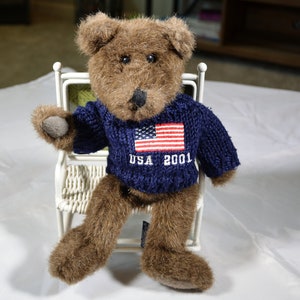 Boyd&#39;s, Bear, Teddy Bear, USA 2001 Sweater, Cuddle Toy