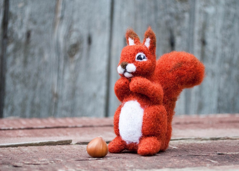 Needle Felted Squirrel, wool animals, wool squirrel, felt autumn decor, Mother's Day Gift, Waldorf toys, nature table, fall, tooth fairy image 3