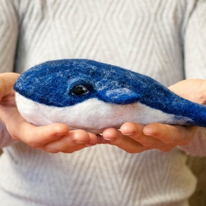 needle felted whale,  soft sculpture whale, Felt replica, big blue whale, stuffed whale,  waldorf toys, sea creatures, ocean,