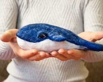 needle felted whale,  soft sculpture whale, Felt replica, big blue whale, stuffed whale,  waldorf toys, sea creatures, ocean,