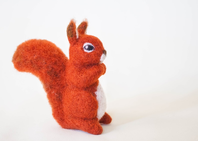 Needle Felted Squirrel, wool animals, wool squirrel, felt autumn decor, Mother's Day Gift, Waldorf toys, nature table, fall, tooth fairy image 2