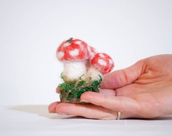 Hongos de fieltro rojo, vivero de hadas del bosque, hongos micro diminutos, adornos navideños, regalos de otoño, hongo venenoso de fieltro simple, Waldorf