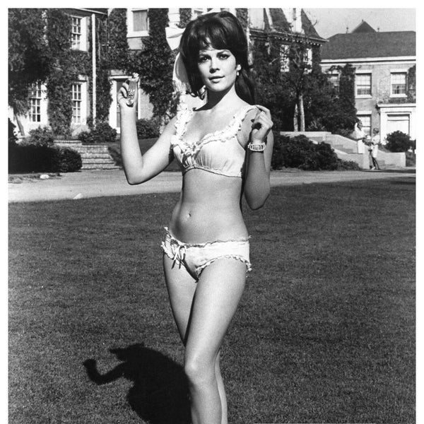 Natalie Wood in the 1966 Film "Penelope" - 5X7, 8X10 or 11X14 Publicity Photo (ZZ-689)