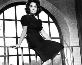 President Donald Trump, Melania Trump Pose In Official White House Christmas Portrait – WPXI - Foto 13