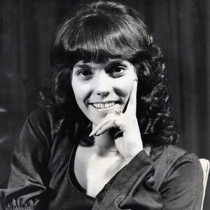 Karen Carpenter of &quot;The Carpenters&quot; in 1972 - 5X7, 8X10 or 11X14 Publicity Photo (BB-796)