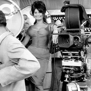 Actress Sophia Loren Behind the Scenes of the Italian Film &quot;Boccaccio &#39;70&quot; - 5X7 or 8X10 Photo (OP-000)