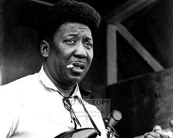 Muddy Waters "The Father of Modern Chicago Blues" - 8X10 or 11X14 Publicity Photo (BB-724)