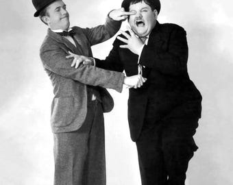 Vintage Laurel & Hardy Ceramic Ashtray – 22 X 14 X 4 Cm – Embossed
