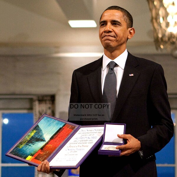 President Barack Obama Receives the Nobel Peace Prize in 2009 - 5X7, 8X10 or 11X14 Photo (EE-148)