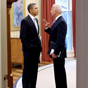 President Barack Obama Speaks with Vice President Joe Biden in the Oval Office - 5X7, 8X10 or 11X14 Photo (ZY-566)