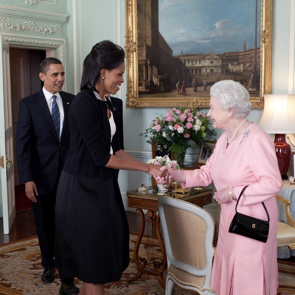 President Barack Obama & Michelle Greeted by Queen Elizabeth II at Buckingham Palace - 8X10 or 11X14 Photo (ZY-372)