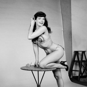 Bettie Page Model and Actress Pin Up - 5X7, 8X10 or 11X14 Publicity Photo (WW-078)