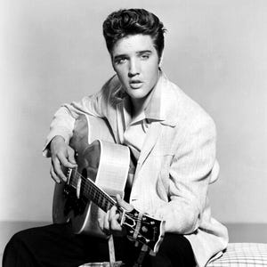 Elvis Presley Legendary Entertainer King of Rock and Roll - 5X7, 8X10 or 11X14 Photo (AZ-891)