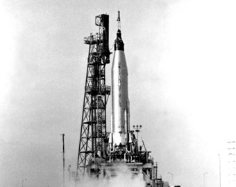 Astronaut Scott Carpenter Lifts Off in Aurora 7 during Project Mercury - 5X7 or 8X10 NASA Photo (EP-885)