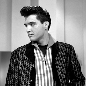 Elvis Presley Legendary Entertainer King of Rock and Roll - 5X7, 8X10 or 11X14 Photo (WW-168)
