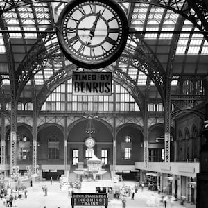 Penn Station Concourse in 1962 New York City Railway - 8X10 or 11X14 Photo (ZY-430)