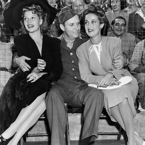 Gene Autry with Rita Hayworth and Dorothy Lamour at Benefit in 1942 - 8X10 or 11X14 Photo (ZZ-380)