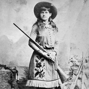 Annie Oakley American Sharpshooter Exhibition Shooter - 5X7, 8X10 or 11X14 Photo (RT-234)