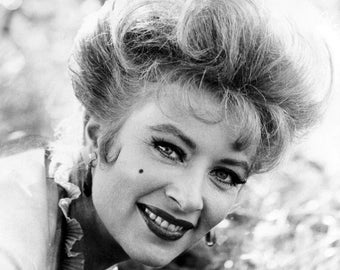 Amanda Blake as "Miss Kitty" in "Gunsmoke" - 5X7, 8X10 or 11X14 Publicity Photo (AA-799)