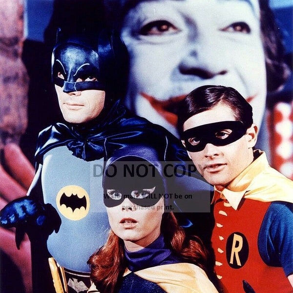 Adam West, Burt Ward and Yvonne Craig (Batgirl) in the ABC TV Series "Batman" - 8X10 or 11X14 Publicity Photo (DA-975)