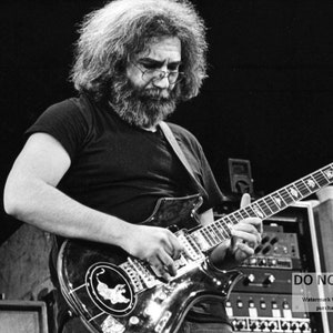 Singer-Songwriter Jerry Garcia Lead Guitar for the Grateful Dead - 8X10 or 11X14 Publicity Photo (RT-632)