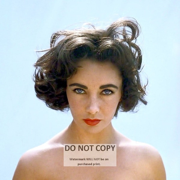 Legendary Actress Elizabeth Taylor - 5X7, 8X10 or 11X14 Publicity Photo (DA-405)