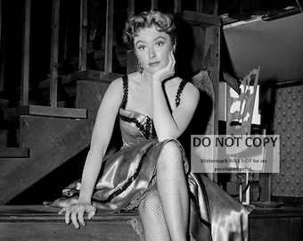 Amanda Blake as "Miss Kitty" in "Gunsmoke" - 5X7 or 8X10 Publicity Photo (MW-524)