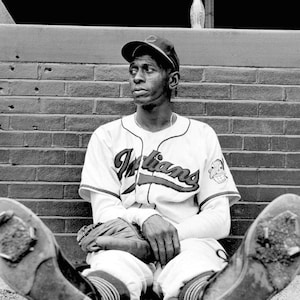 Satchel Paige, miembro del Salón de la Fama del Béisbol y lanzador de los Indios de Cleveland - Foto de 8x10 o 11x14 (SP-400)