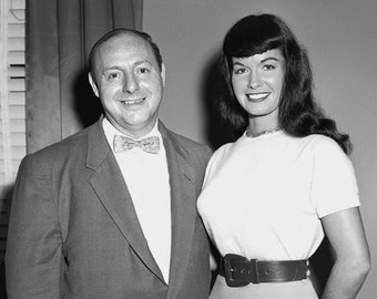 Bettie Page With "Pin-Up King" Irving Klaw - 5X7 or 8X10 Publicity Photo (AB-109)