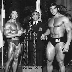 Arnold Schwarzenegger, Ben Weider and Lou Ferrigno in 1973 - 8X10 or 11X14 Photo (BB-881)