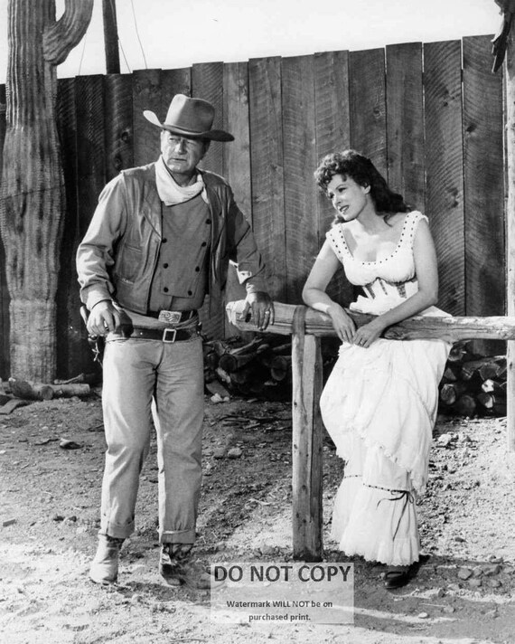 John Wayne and Maureen O'Hara in "McLintock!" - 5X7 or 8X10 Publicity Photo (ZY-071)