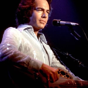 Neil Diamond Legendary Singer-Songwriter 5X7 or 8X10 Publicity Photo RT-485 5X7 inches