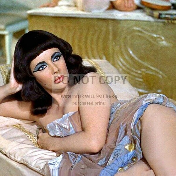 Elizabeth Taylor in the 1963 film "Cleopatra" - 5X7 or 8X10 Publicity Photo (DD-335)