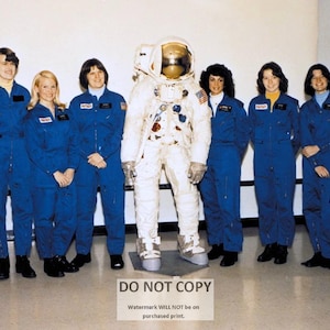 NASA&#39;s First Class of Female Astronauts Including Sally Ride - 5X7 or 8X10 Photo (AA-254)