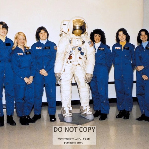 NASA's First Class of Female Astronauts Including Sally Ride - 5X7 or 8X10 Photo (AA-254)
