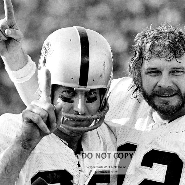 Raiders Fred Biletnikoff & Ken Stabler Celebrate After Beating Vikings for the NFL Championship in 1977 - 5X7, 8X10 or 11X14 Photo (SS-011)