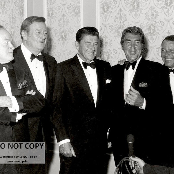 Bob Hope, John Wayne, Ronald Reagan, Dean Martin and Frank Sinatra in 1977 - 8X10 Photo (CC-889)