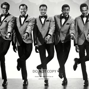 The Temptations Legendary Motown R&B Music Group - 8X10 or 11X14 Publicity Photo (DD-153)