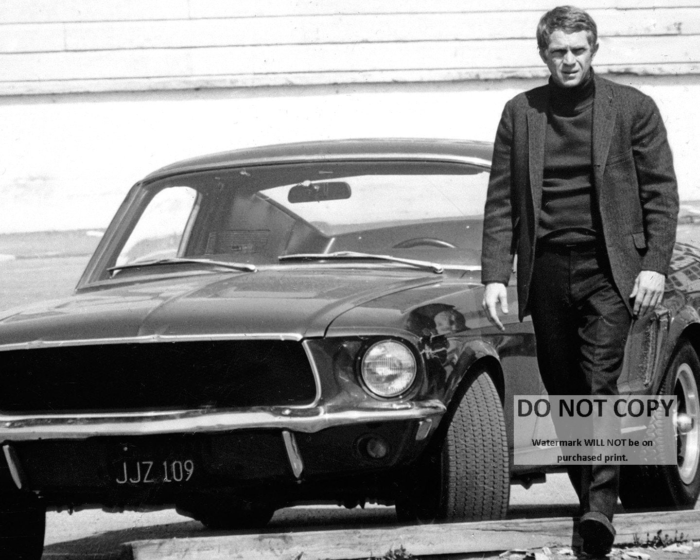 Steve McQueen in the film "Bullitt" - 8X10 or 11X14 Publicity Photo (RT-116)