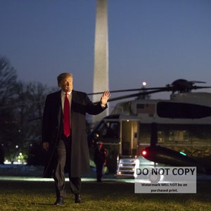 President Donald Trump Exits Marine One After New Orleans Trip in 2019 - 5X7, 8X10 or 11X14 Photo (RT-652)