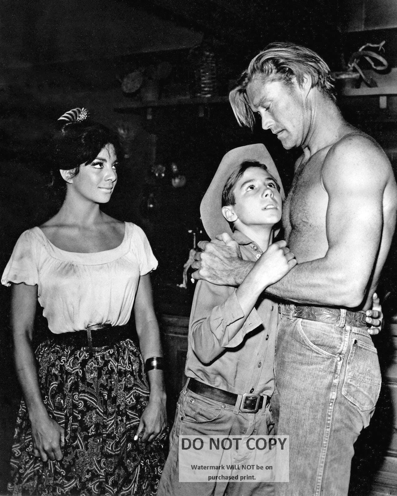 Chuck Connors, Johnny Crawford And Guest Star Ziva Rodann In "The Rifleman"  - 8X10 or 11X14 Publicity Photo (DA-545)