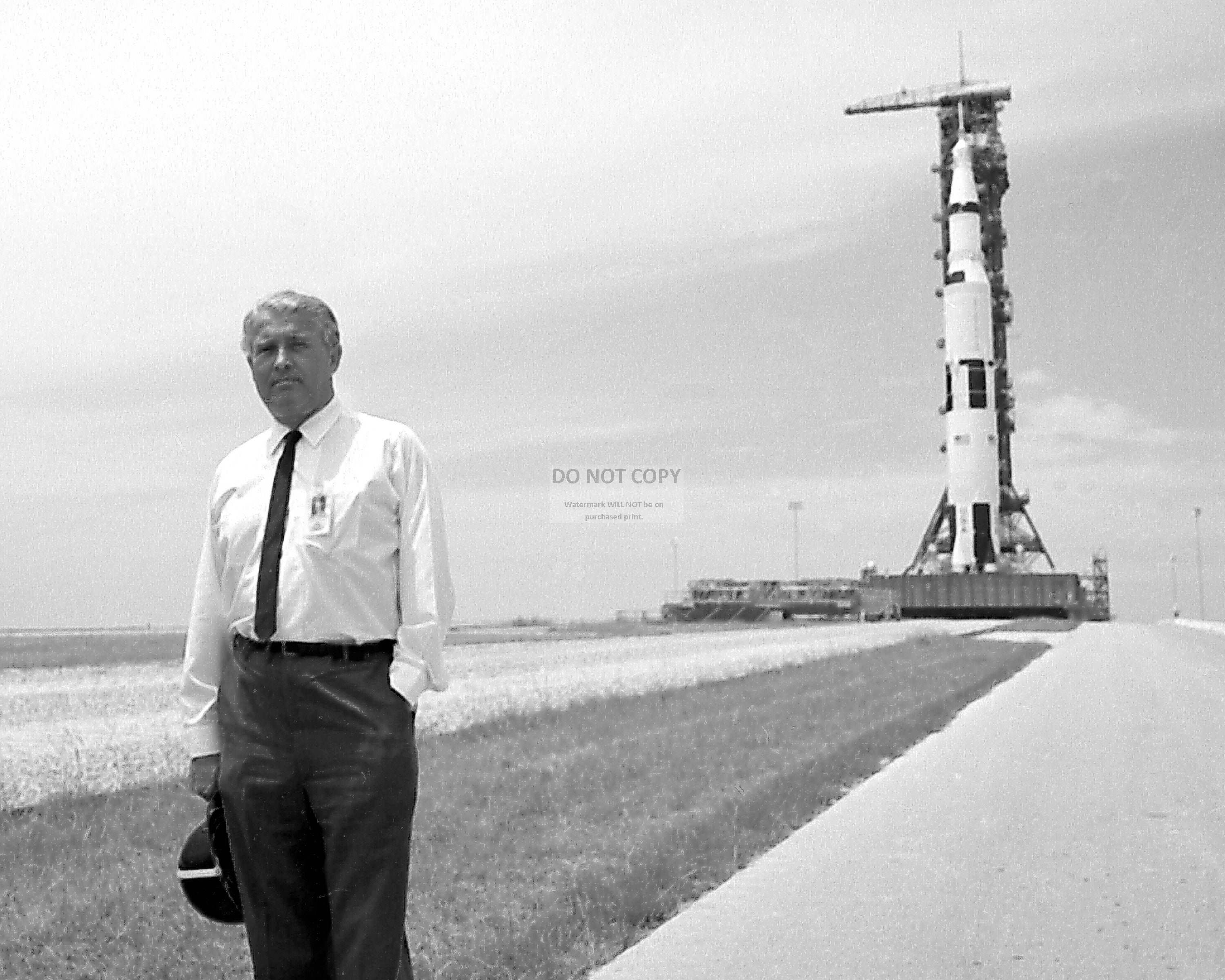 Dr Wernher Von Braun Standing In Front Of The Apollo 11 Etsy