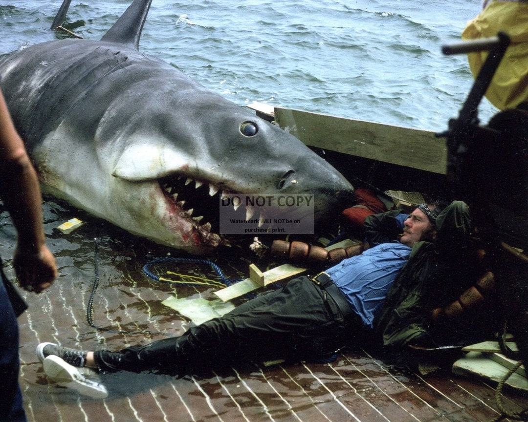 Robert Shaw on the Set of the 1975 Film Jaws Etsy 日本