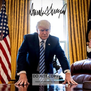 Here's Where Donald Trump Framed His Mugshot In The Oval Office - Foto 7