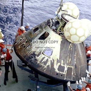 Apollo 13 Command Module Is Loaded on USS Iwo Jima - 8X10 or 11X14 NASA Photo (EP-210)