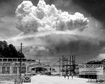 Atomic Cloud Over Nagasaki Seen From Koyagi-Jima Japan - 5X7, 8X10 or 11X14 Photo (BB-731)