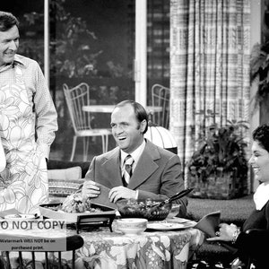Bill Daily, Bob Newhart and Suzanne Pleshette in the CBS Television Program &quot;The Bob Newhart Show&quot; - 8X10 Publicity Photo (BB-821)