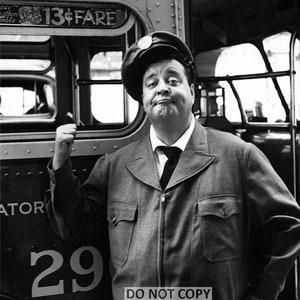 Jackie Gleason as &quot;Ralph Kramden&quot; in &quot;The Honeymooners&quot; - 5X7, 8X10 or 11X14 Publicity Photo (WW-347)