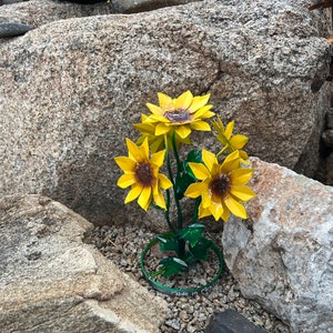 Rustic Handcrafted Vibrant Small Metal Flower Sunflower Bouquet Yard Art Metal Sunflowers