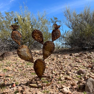 Rustic Metal Prickly Pear Cactus: Blooming Nopal Yard Art